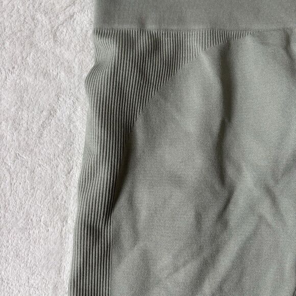 Set Active Set Womens Size Medium Sage Green Leggings Athletic Workout Set Gym - Picture 5 of 6